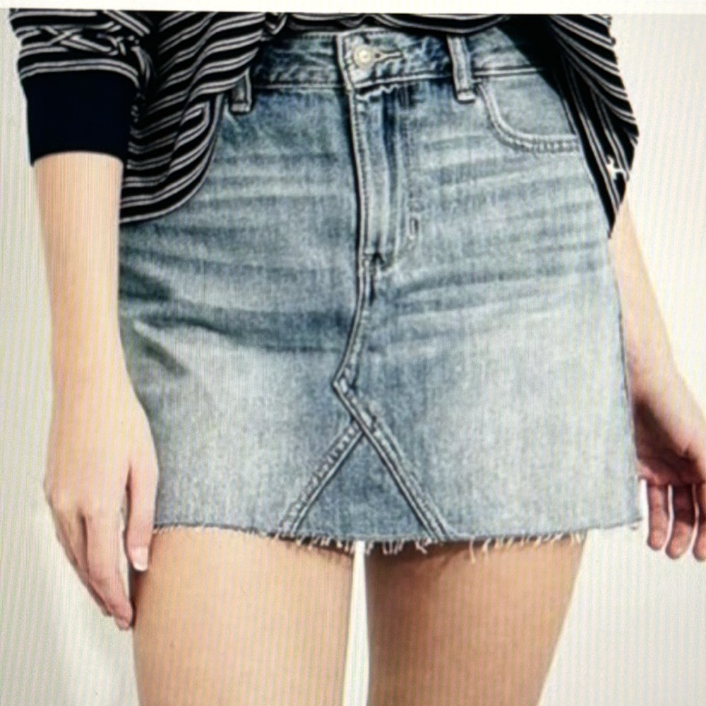 HOLLISTER DENIM JEAN SKIRT • Size 7